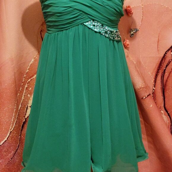 City Studio Dresses & Skirts - CITY STUDIO EMERALD GREEN COCKTAIL DRESS